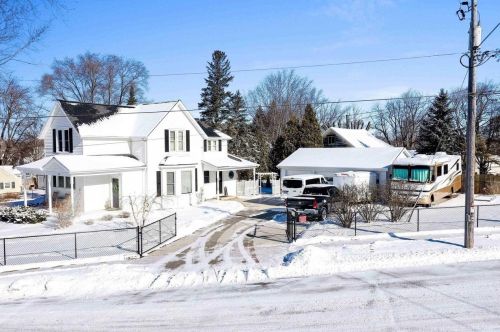 124 Columbia St, Chilton WI  53014-1418 exterior