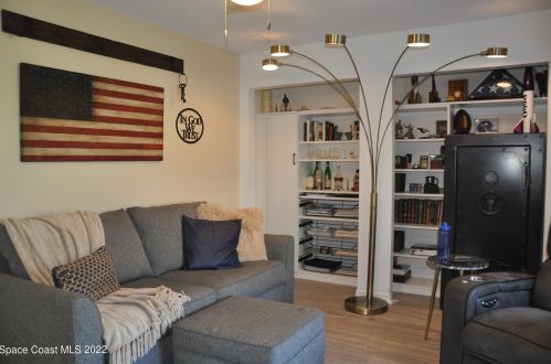 523 6th St, Vero Beach FL  32962-1687 exterior