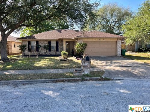 211 Newhaven St, Victoria, TX 77904-2551