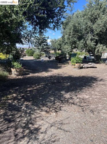 233 Menzel Rd, Hollister CA  95023-9745 exterior