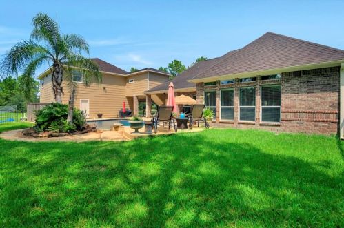 1738 Hillhouse Rd, Pearland, TX 77584-2748