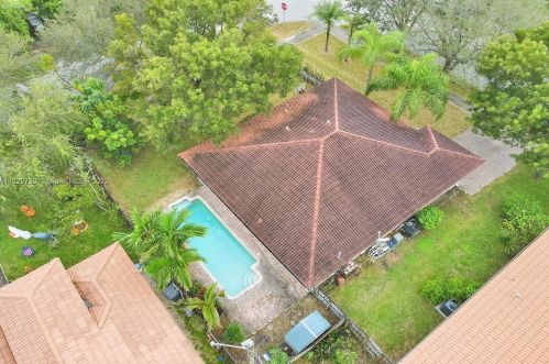 955 26th Ave, Hollywood FL  33020-5706 exterior