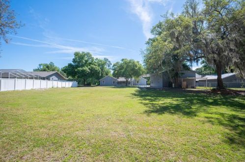 8544 Pinecone Dr, Lakeland FL  33809-1674 exterior