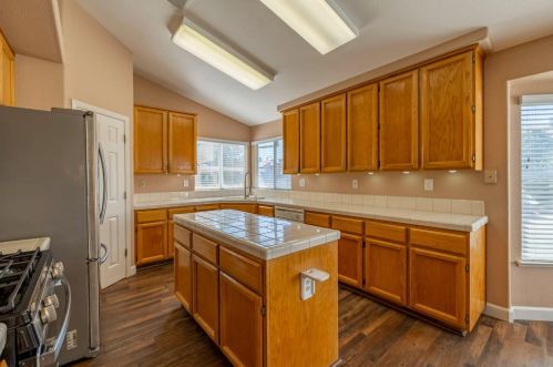 8686 White Peacock Way, Elk Grove CA  95624-3701 exterior