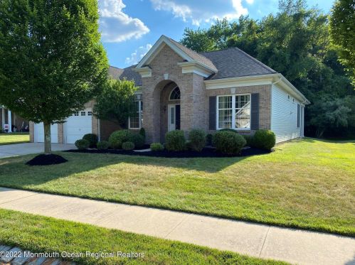 10 Quincy Ct, East Freehold NJ  07728-9251 exterior