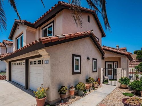1580 Mallorca Dr, Vista, CA 92081-5012