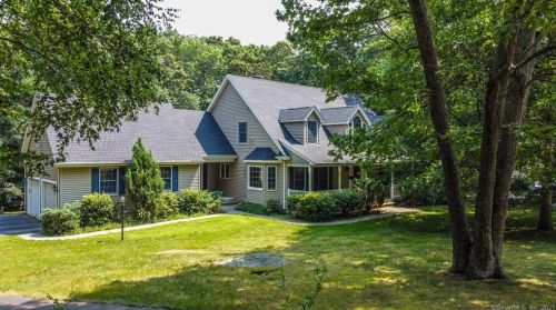 10 Kalmia Dr, Gales Ferry CT  06335-1723 exterior