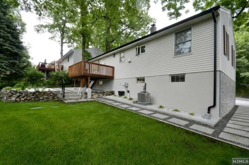 69 Mcnomee St, Oakland NJ  07436-2608 exterior