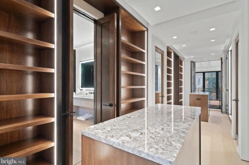 1683 34 St, Washington DC 20007-2709 exterior