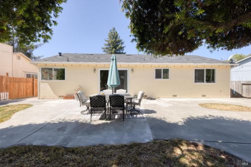 2355 Maria Luz Ct, Santa Rosa CA  95401-6432 exterior