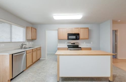 3032 Wakecrest Dr, Fort Worth TX  76108-6999 exterior