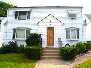 79 Waller St, Providence, RI 02908-3821