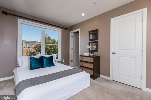 926 4 St, Washington DC 20003-3461 exterior