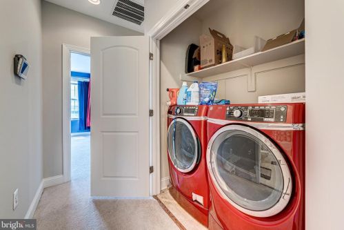 2202 Margraf Cir, Woodbridge VA  22191-4071 exterior