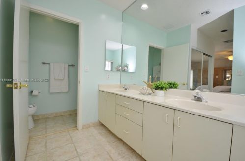 14528 Balgowan Rd, Hialeah FL  33016-6436 exterior