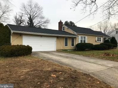 718 Read St, Riverton, NJ 08077-1826