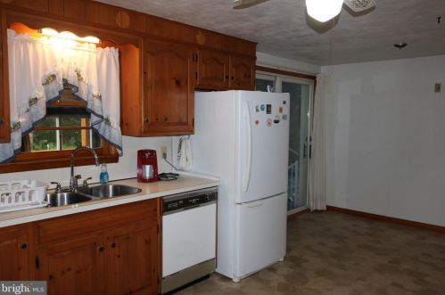 609 Hammond Ave, Hanover PA 17331-3843 exterior