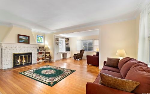 17 The Promenade, Muttontown, NY 11545-1738
