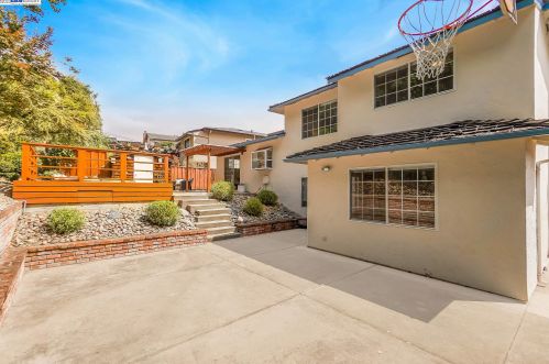 18327 Joseph Dr, Hayward CA  94546-2203 exterior