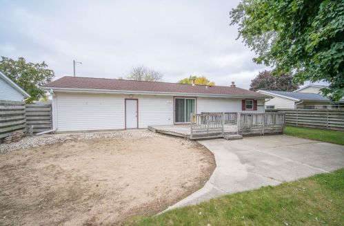 1709 Annie St, West Bend, WI 53090-1976