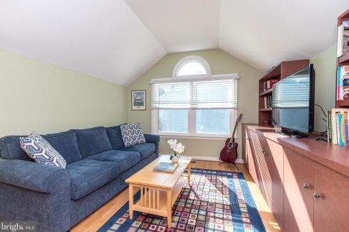 732 Castlewood Dr, Dresher PA 19025-2015 exterior