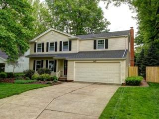 28907 Millard Dr, Cleveland, OH 44140-1960