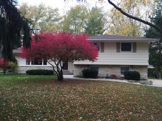 15950 Fernwood Ln, Brookfield, WI 53005-3261