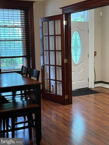 403 6th St, Washington, DC 20003-2704