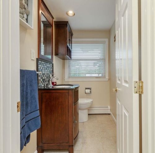 16 Mason Dr, Salem NH  03079-2101 exterior