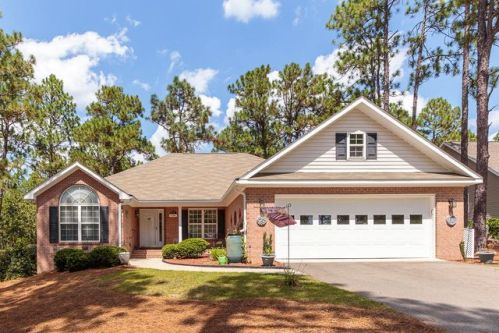 1055 Longleaf Dr, Pinehurst, NC 28374-8331