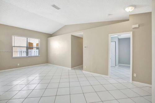 2728 177th Ave, Hollywood FL  33029-5142 exterior