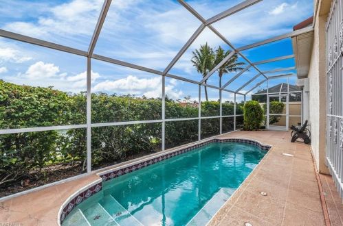 156 Sabal Lake Dr, Naples, FL 34104-6406