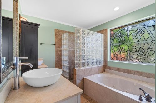 833 Boulevard Of The Champions, Shalimar FL  32579-2154 exterior