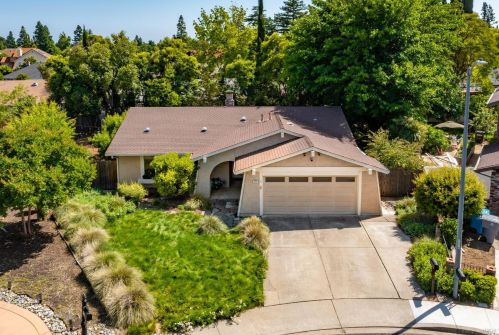 218 Sandalwood Ct, Vacaville CA  95687-5238 exterior