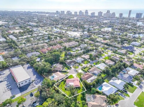 775 Southern Pines Dr, Naples, FL 34103-2813
