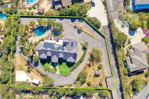 702 Hilo Way, Vista, CA 92081-7510