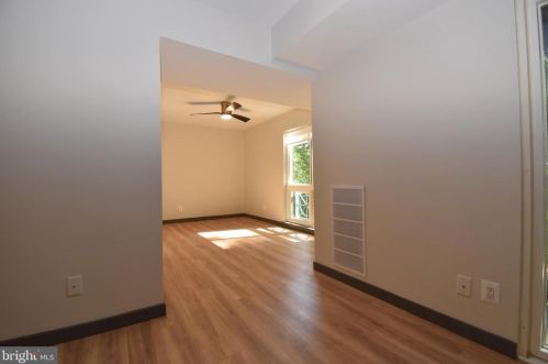 11805 Breton Ct, Herndon, VA 20191-3205