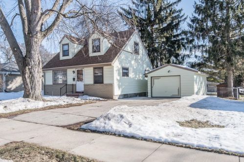 1115 Lawndale Ave, Waukesha, WI 53188-4917