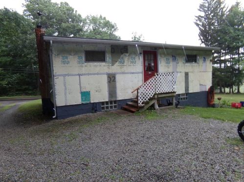 7423 Penn Ave, Somerset, PA 15501-7372