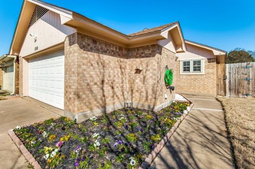 1718 Mimosa Ln, Euless, TX 76039-2155
