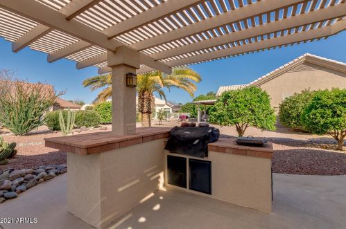 22606 Las Brizas Ln, Sun City AZ 85375-2828 exterior