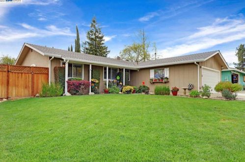 1220 Hillcrest Ave, Livermore CA  94550-4923 exterior