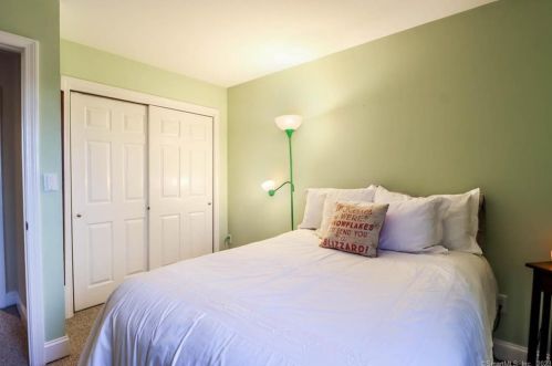 4 Pond View Dr, Brookfield Center CT  06804-3427 exterior