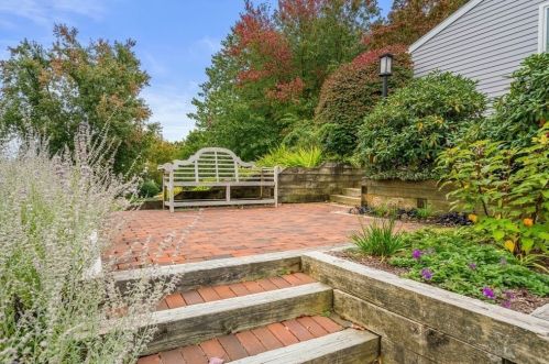 17 Hopewell Farm Rd, Natick, MA 01760-5570