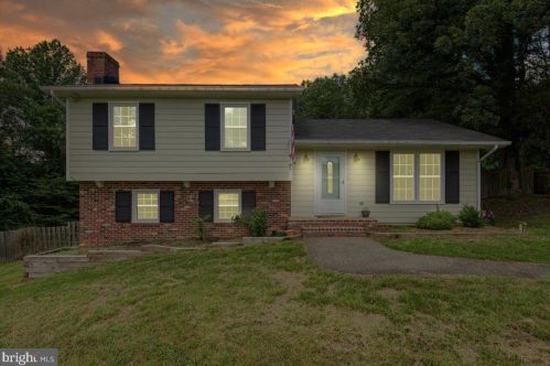 344 Greenbank Rd, Fredericksburg, VA 22406-5402