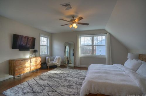 180 Briar Hill Rd, Groton CT  06340-2652 exterior