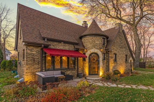 607 Story Pkwy, Milwaukee, WI 53208-3623