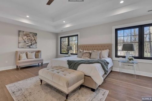 39 Pinehill Dr, Upper Saddle River NJ  07458-1927 exterior