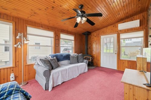 236 Maryland Dr, Glenshaw PA  15116-1724 exterior