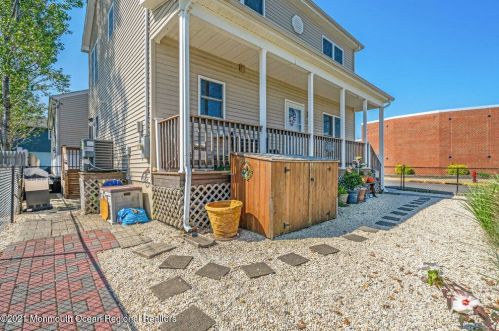 271 Kearney Ave, Pelican Island NJ  08751-1822 exterior